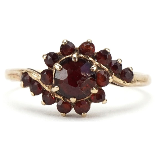 3274 - 9ct gold Bohemian garnet crossover cluster ring, size L, 1.5g