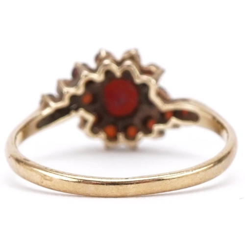 3274 - 9ct gold Bohemian garnet crossover cluster ring, size L, 1.5g