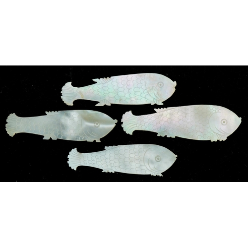 1213 - Eighty four mother of pearl fish counters, each 6cm in diameter