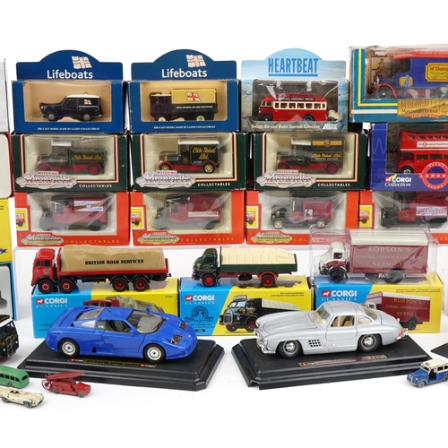 2366 - Large collection of diecast collector's vehicles with boxes, predominantly Corgi