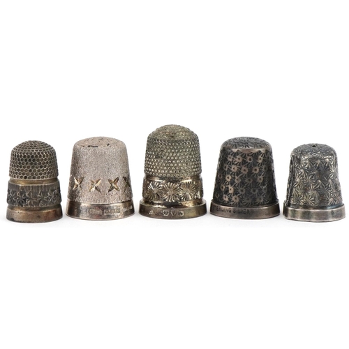 1274 - Five Edwardian and later silver thimbles, the largest 2.4cm high, total 22.5g