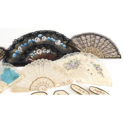 2219 - Vintage ladies vanity dressing table objects and lace fans