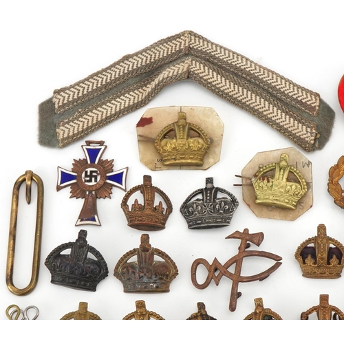 2543 - Military interest pips and badges and patches including Royal Sussex, The Essex Regiment and ATS