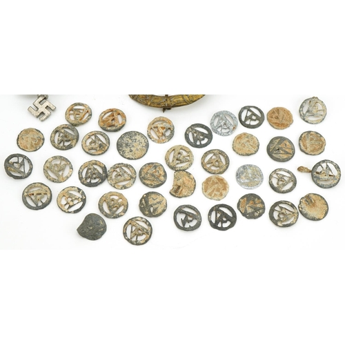 2565 - German militaria including Pathfinder's badge, German U-Boat badge, Luftwaffe breast eagle and SA la... 