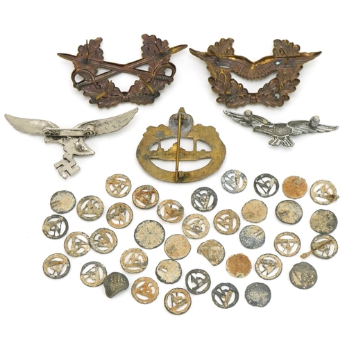 2565 - German militaria including Pathfinder's badge, German U-Boat badge, Luftwaffe breast eagle and SA la... 