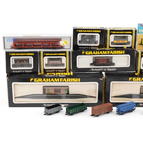 2341 - Collection of N gauge model railway tenders, carriages and buildings, some with boxes, including Gra... 