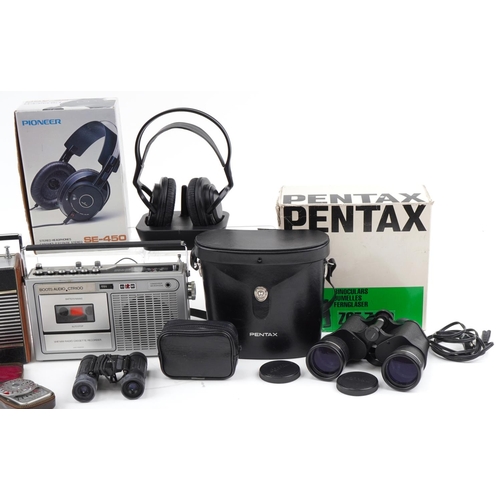 1450 - Vintage and later electricals and binoculars including Pentax ZCF 7 x 50, Roberts R606/MB radio and ... 