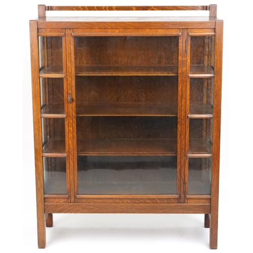 533 - George V Arts & Crafts oak display cabinet fitted with a glazed panel door, 145cm H x 109cm W x 39cm... 