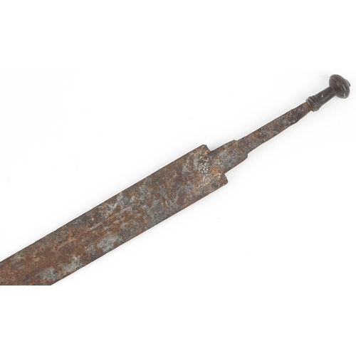 2612 - Large antique metal sword blade, 95cm in length