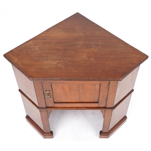 670 - Late Victorian mahogany corner cabinet, 76cm H x 91cm W x 63cm D