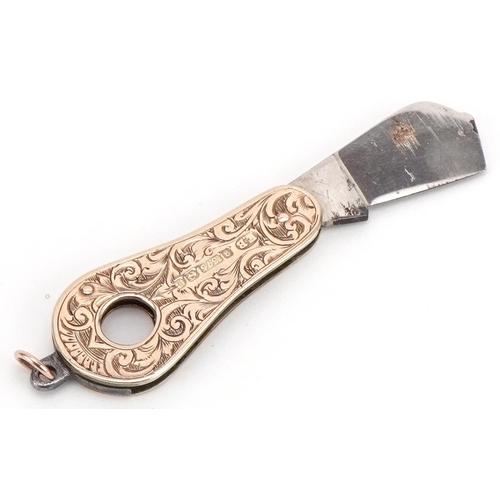 1010 - 9ct gold flanked cigar cutter with engraved decoration, 4cm in length, 8.9g