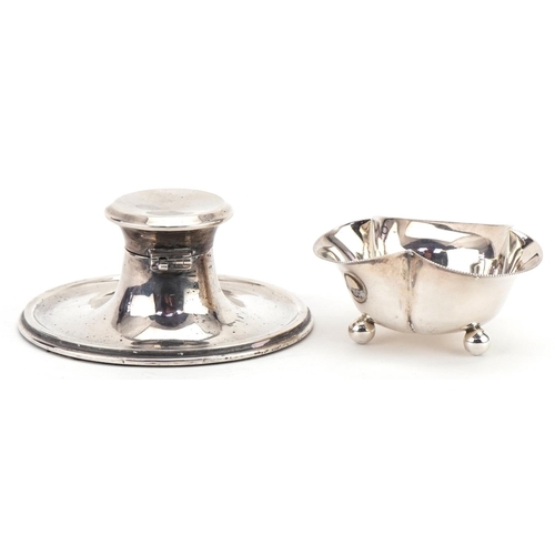 1133 - Circular silver inkwell and silver club shaped dish raised on three ball feet, the largest 10.5cm in... 