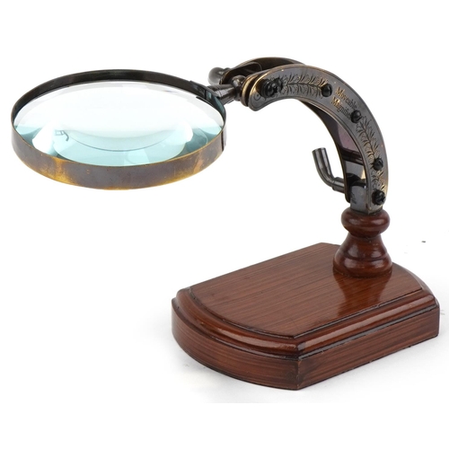 2211 - Adjustable brass desktop magnifying glass, 17cm high