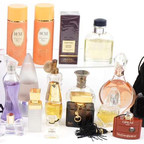 1546 - Vintage and later perfumes, perfume bottles and gift bags including Pandora, Chanel, Liberty, Ralph ... 