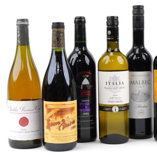 2065 - Ten bottles of wine including 2012 Italia Pinot Grigio, 2003 La Cantera Carinena, Pinot, Zweigelt an... 