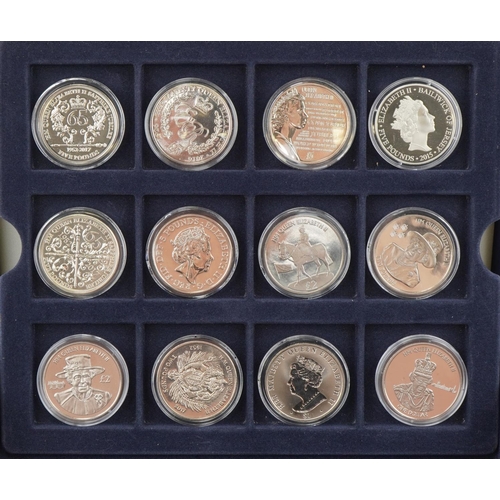 2450 - Sixteen Queen Elizabeth II commemorative coins to include six five pound coins, two pound coins, cro... 