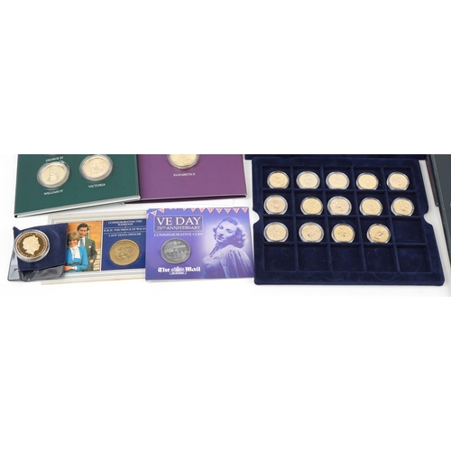 2440 - Commemorative coins and medallions including a New York Statue of Liberty fine silver ingot, proof q... 