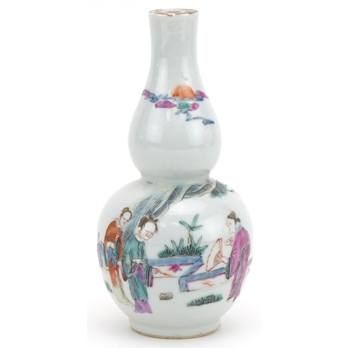 1018 - Chinese porcelain double gourd vase hand painted with figures in a garden, 15cm high