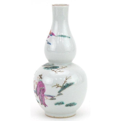 1018 - Chinese porcelain double gourd vase hand painted with figures in a garden, 15cm high