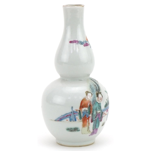 1018 - Chinese porcelain double gourd vase hand painted with figures in a garden, 15cm high