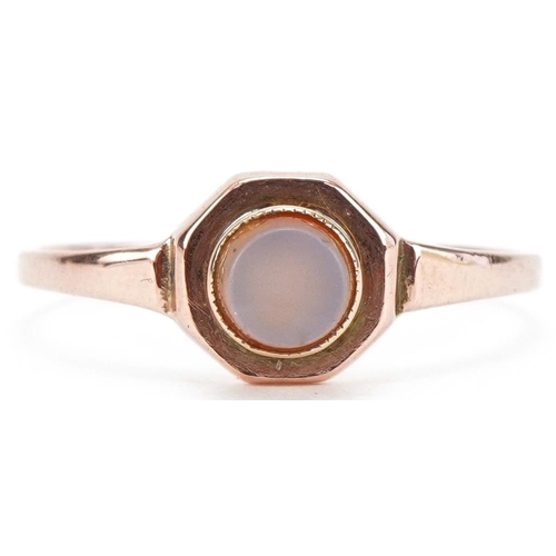 3254 - Continental rose gold Sardonyx ring, indistinct hallmarks, size O/P, 1.1g