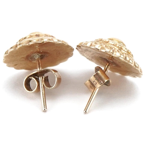 3300 - Pair of Victorian style 9ct gold stud earrings, each 1.2cm in diameter, total 1.4g