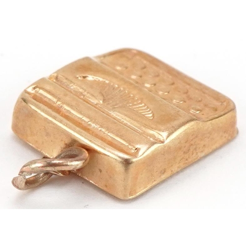 3457 - 9ct gold charm in the form of a typewriter, 1.3cm high, 0.9g