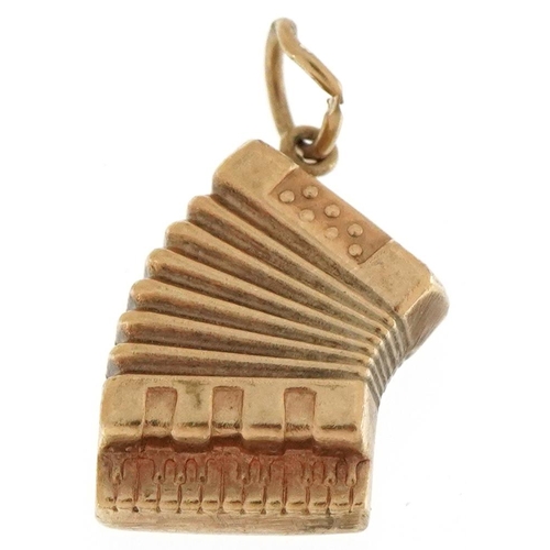 3164 - 9ct gold charm in the form of an accordion, 1.6cm wide, 1.0g