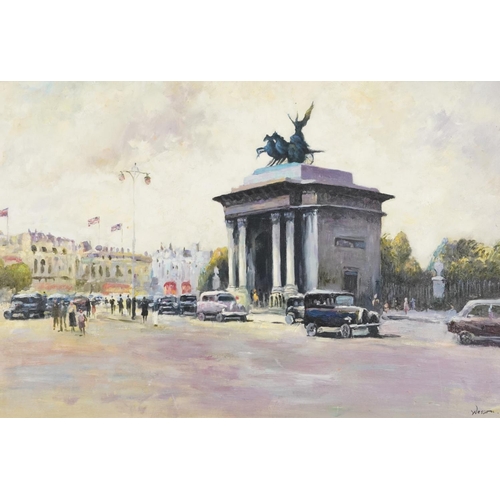 2232 - Parisian street scene, French Impressionist oil on board, gilt framed, 78cm x 52cm