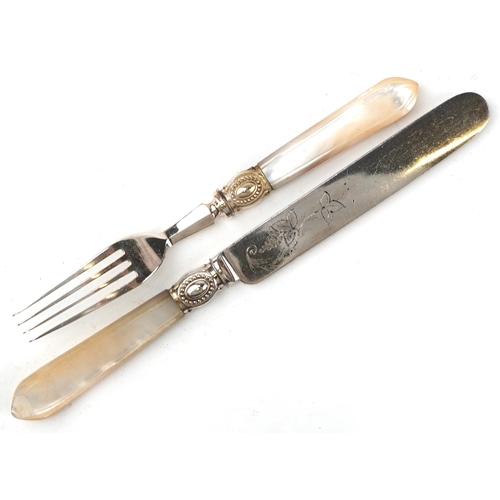 1276 - Victorian mahogany cased set of twelve fruit knives and forks with mother of pearl handles