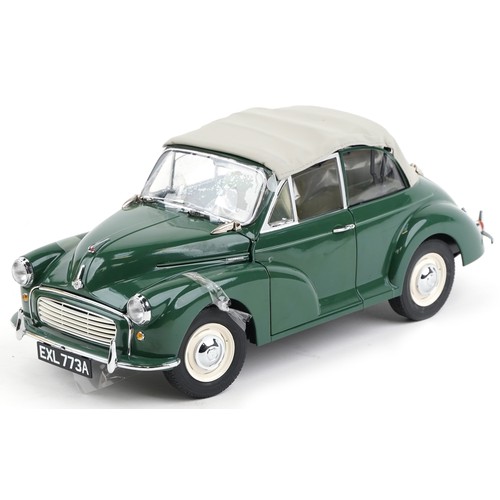 2322 - Sun Star 1:18 scale diecast 1963 Morris Minor 1000 Tourer with box