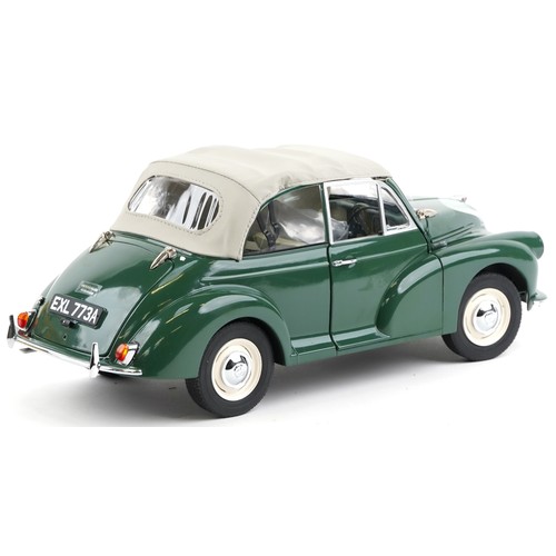 2322 - Sun Star 1:18 scale diecast 1963 Morris Minor 1000 Tourer with box