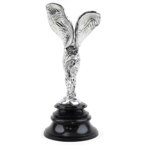 1423 - Large automobilia interest silvered metal Spirit of Ecstasy figure raised on a circular painted meta... 