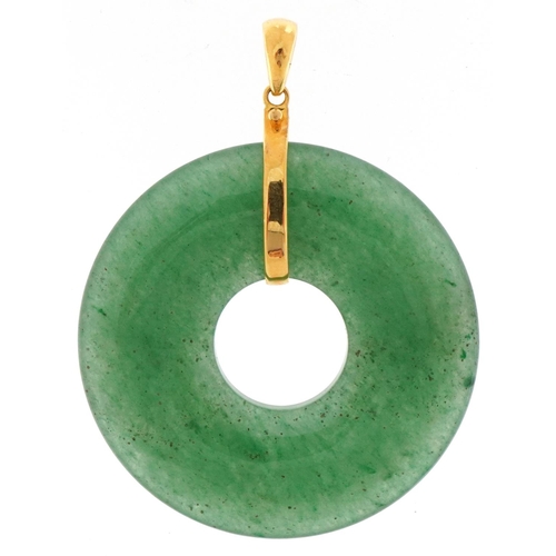 3200 - Chinese green jade pendant with 18ct gold mount, 5cm high, 15.0g