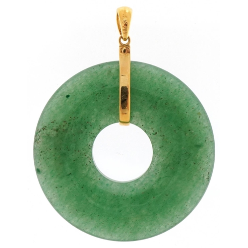 3200 - Chinese green jade pendant with 18ct gold mount, 5cm high, 15.0g