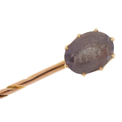 3163 - Yellow metal blue stone stickpin, tests as sapphire, 5.5cm in length, 1.3g