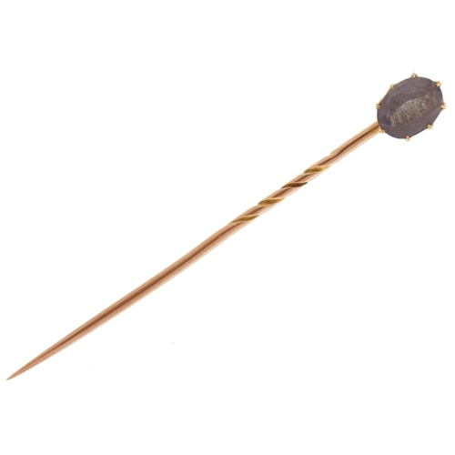 3163 - Yellow metal blue stone stickpin, tests as sapphire, 5.5cm in length, 1.3g