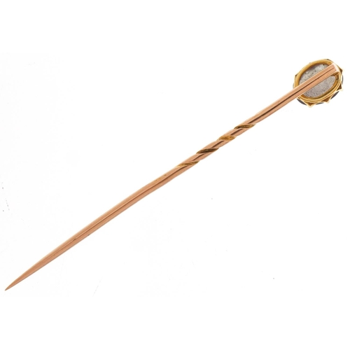 3163 - Yellow metal blue stone stickpin, tests as sapphire, 5.5cm in length, 1.3g