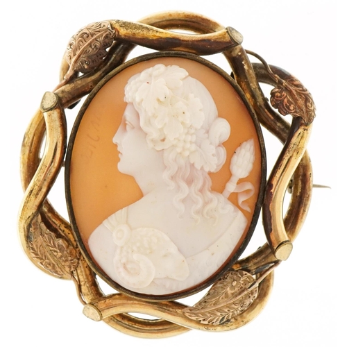 3027 - Large cameo shell pendant carved with a huntress, with yellow metal naturalistic mount, 6cm high, 30... 