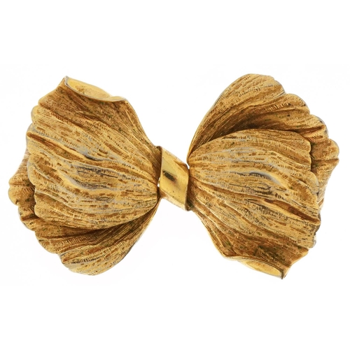 3126 - Grosse, vintage German gold plated brooch in the form of a bow, 5cm wide, 15.0g