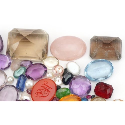 3547 - Large collection of loose semi precious stones including amethyst, quartz, citrine and blue topaz, t... 