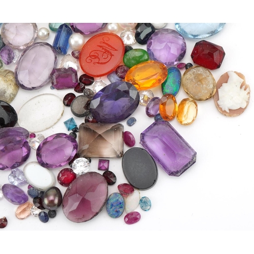 3547 - Large collection of loose semi precious stones including amethyst, quartz, citrine and blue topaz, t... 