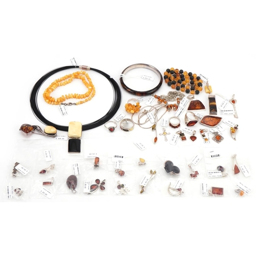 3556 - Large collection of silver and amber jewellery including necklaces, pendants and rings