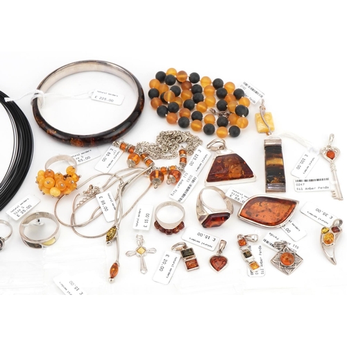 3556 - Large collection of silver and amber jewellery including necklaces, pendants and rings