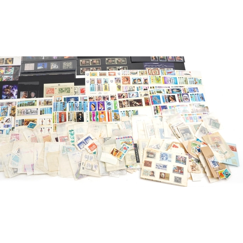 2488 - British and world stamps including large selection of presentation packs