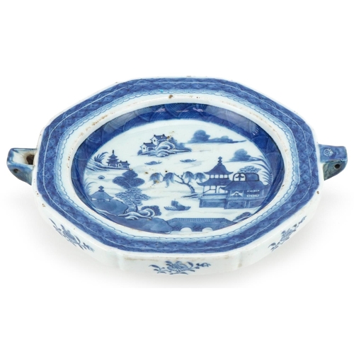 1305 - 18th century Chinese porcelain warming plate hand painted in the Willow pattern, 28cm in diameter