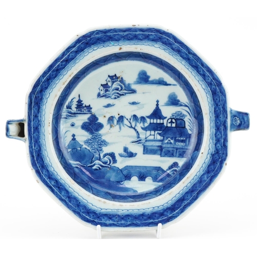 1305 - 18th century Chinese porcelain warming plate hand painted in the Willow pattern, 28cm in diameter