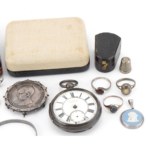 3557 - Antique and later silver jewellery, objects and a Spanish 1888 five peseta coin including an open fa... 