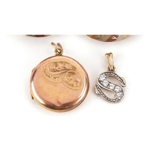 3514 - Gold jewellery comprising a pair of half hoop earrings, initial S pendant set with clear stones and ... 