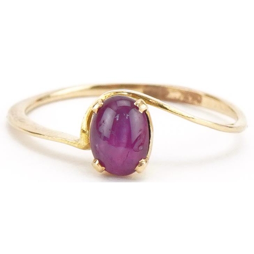 3087 - Unmarked gold cabochon ruby ring, size J, 1.1g